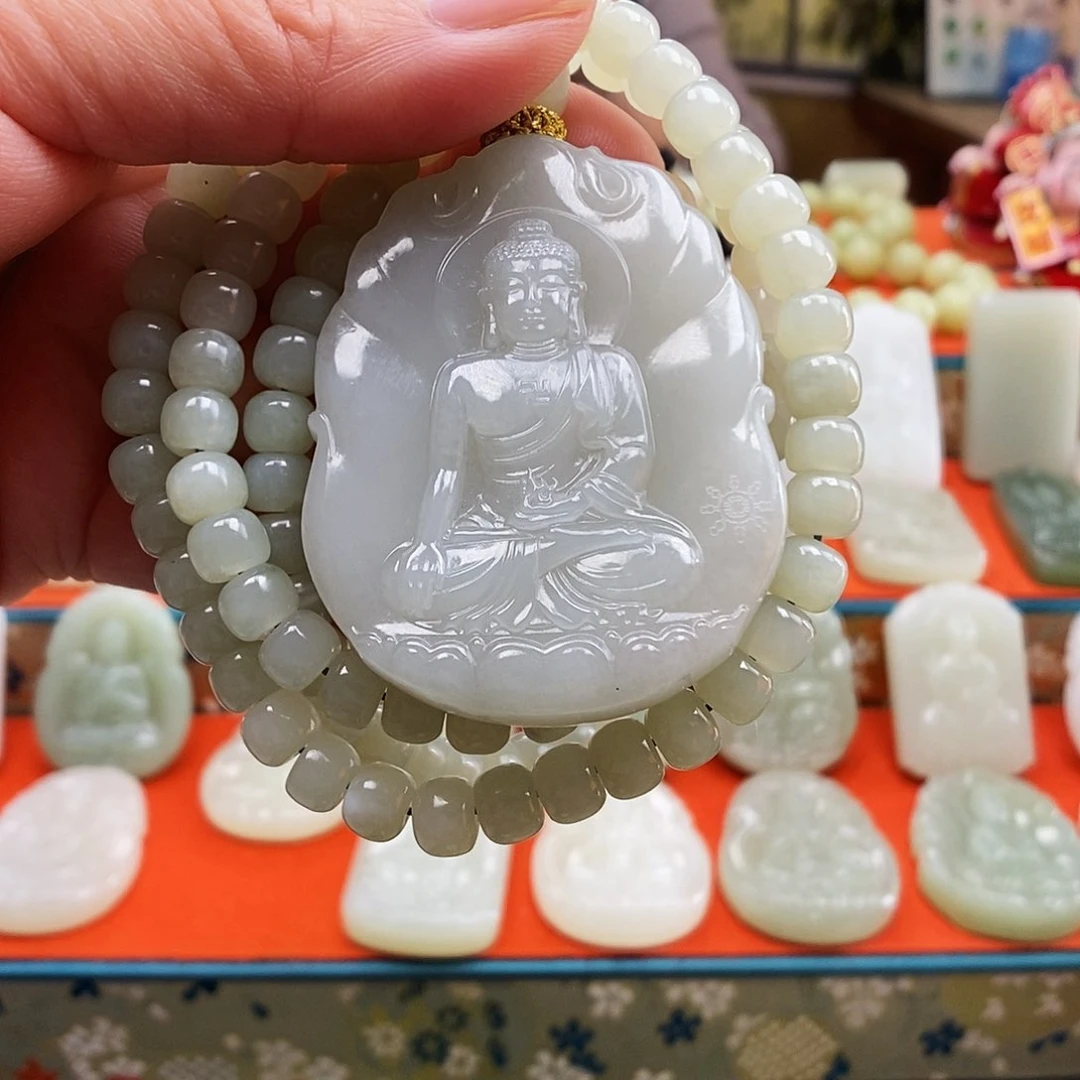 颈饰未镶嵌和田玉风***。