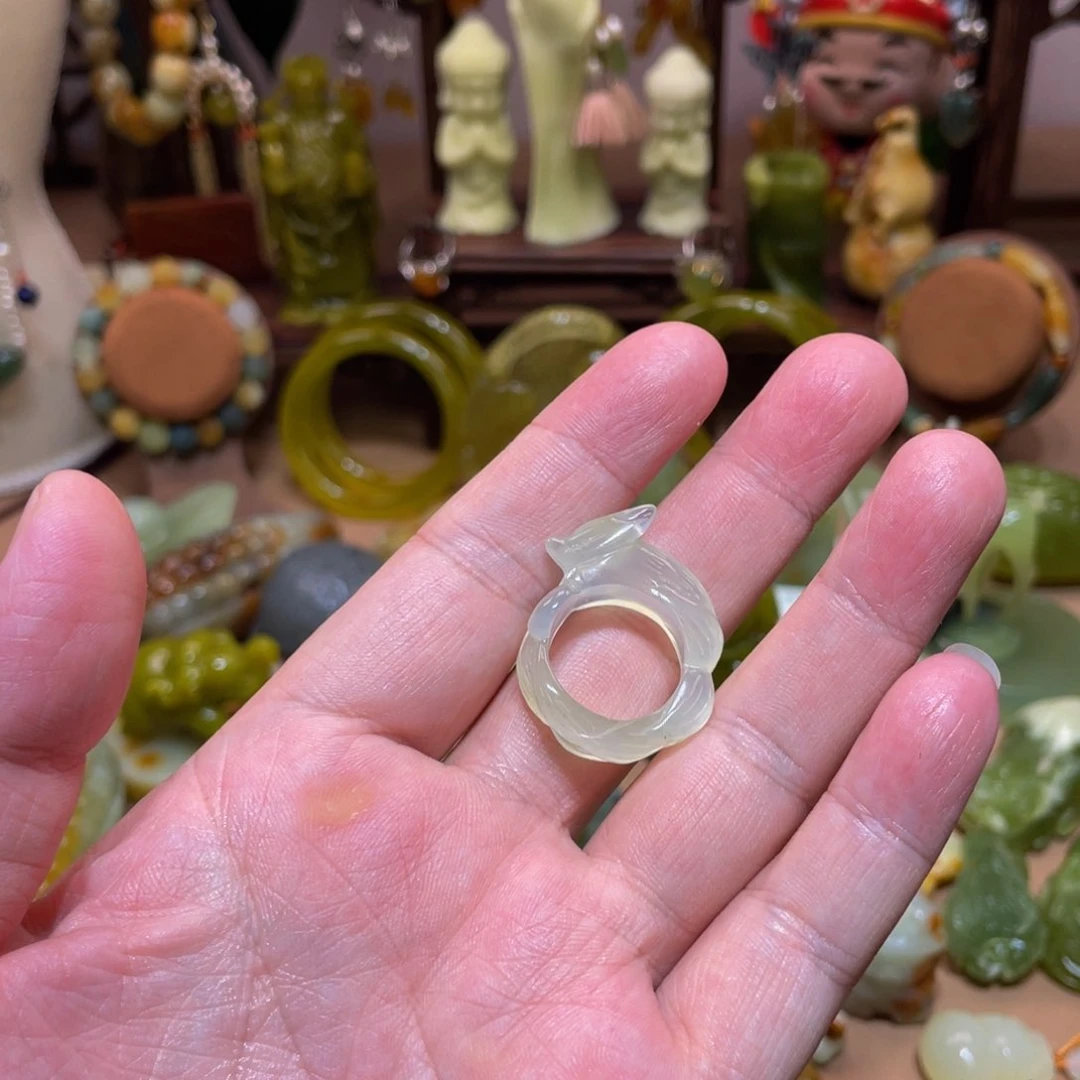 蛇纹石玉未镶嵌颈饰不***菜