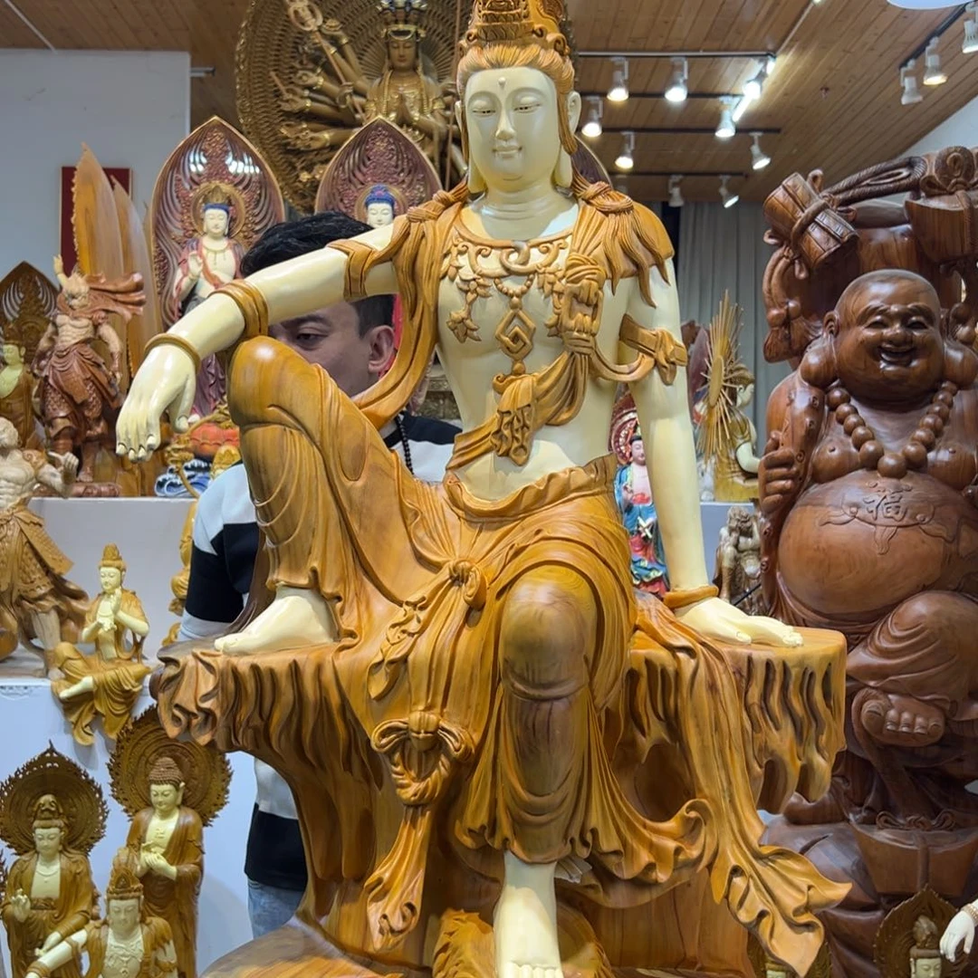 香樟木水月观音摆件