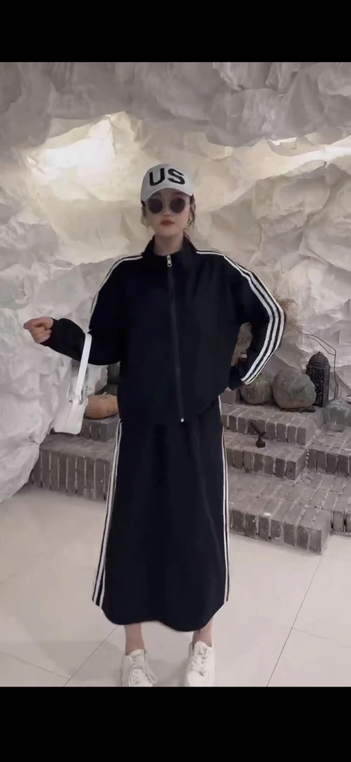 【XIAOYE】新款大码休闲宽松运动三条杠两件套套装女9657#