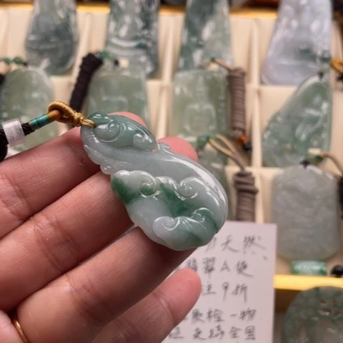 颈饰未镶嵌翡翠玉