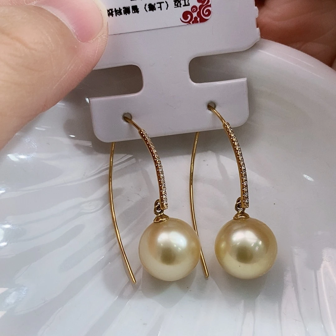 18K金镶嵌南洋金珠设计款耳饰11.8mm海水珍珠