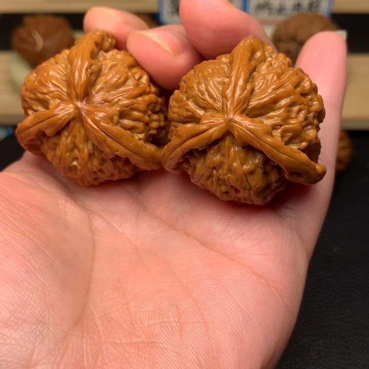 文玩核桃把件公*楠工艺三棱