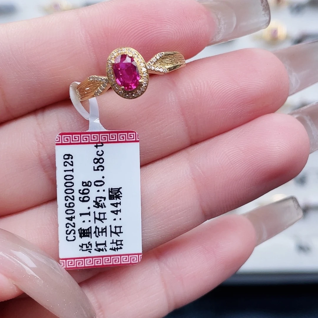 18K金镶嵌戒指红宝石