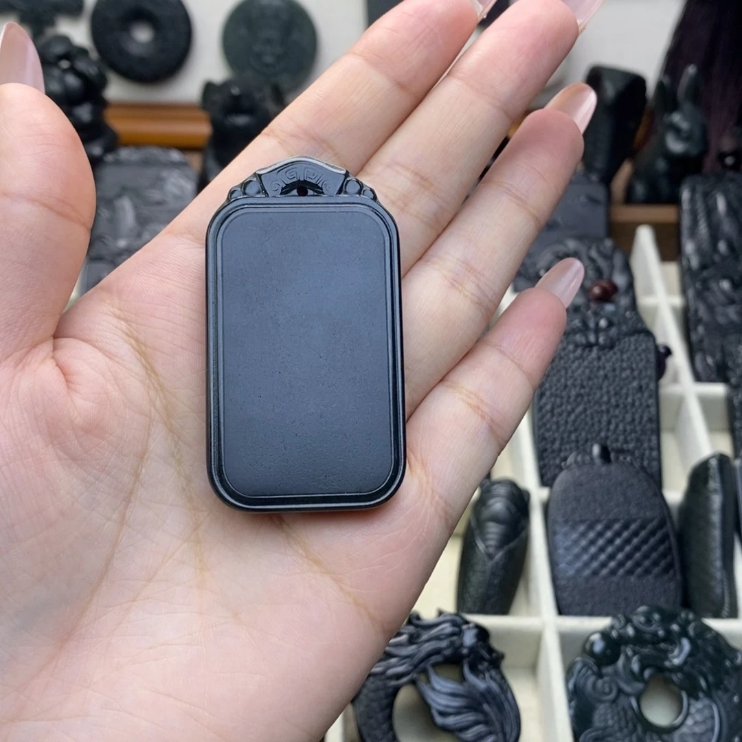 凉***栀和田玉未镶嵌颈饰