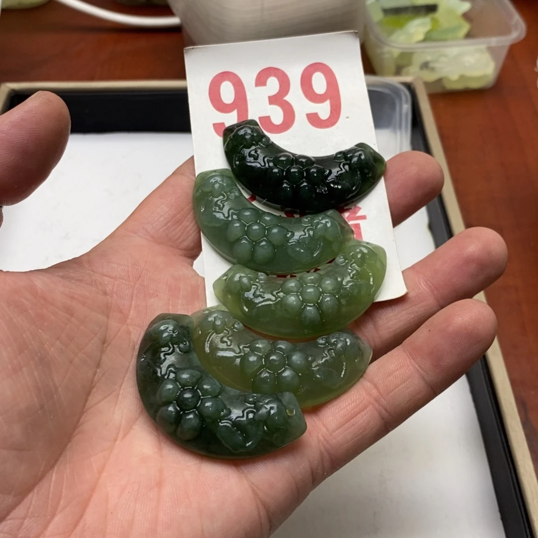 蛇纹石玉未镶嵌挂坠