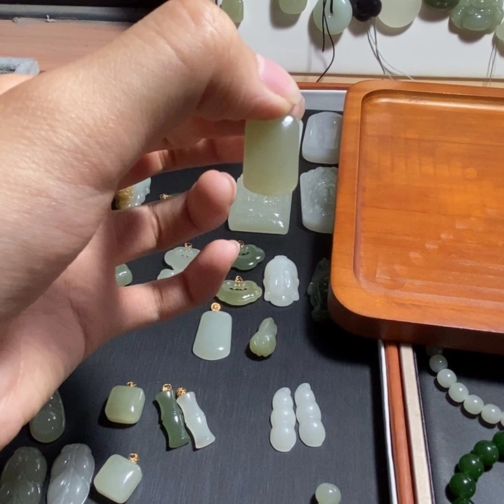 和田玉颈饰未镶嵌