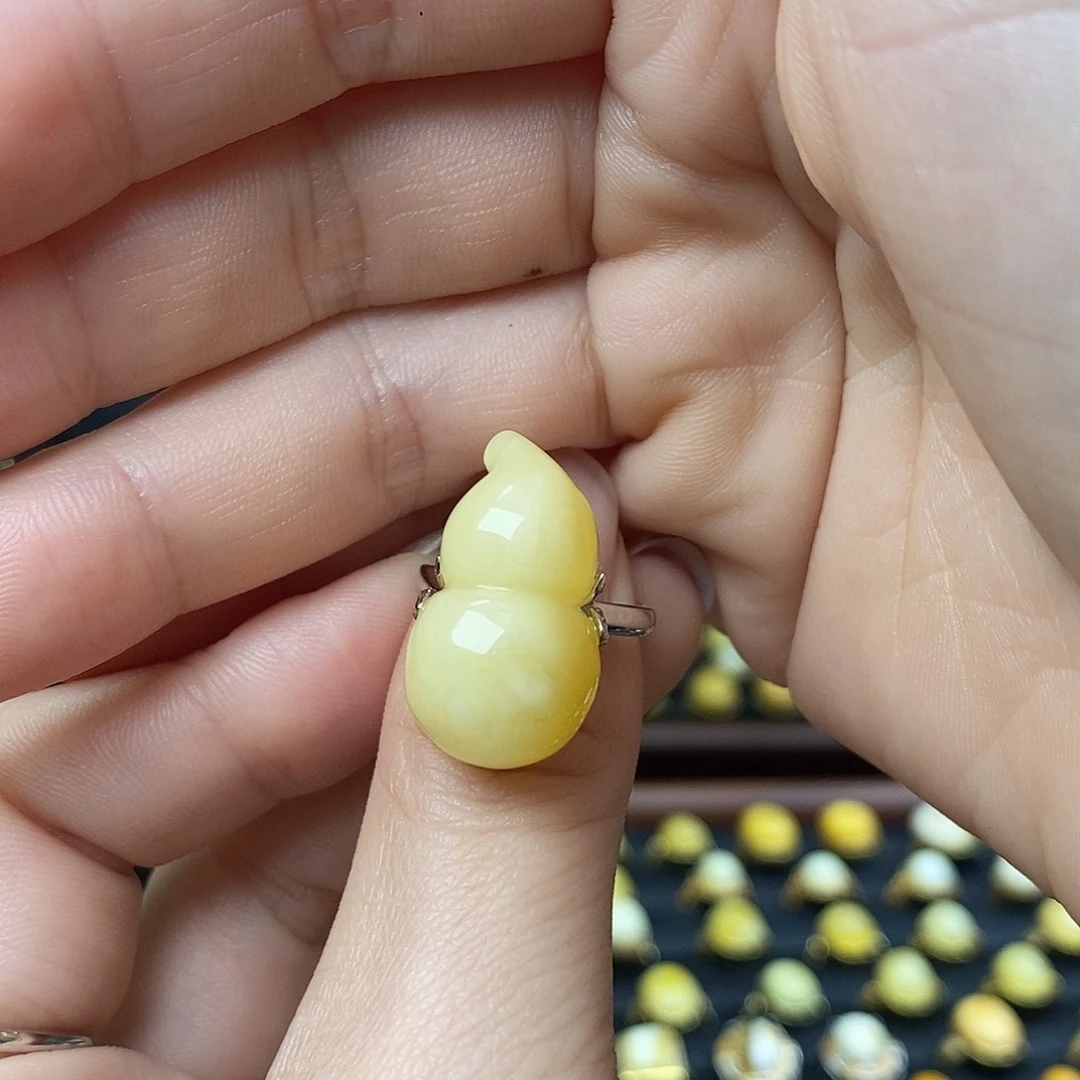 清***文琥珀未镶嵌裸石成品