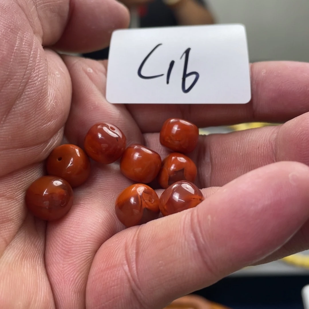 未镶嵌琥珀手链多样性发，发其中一件