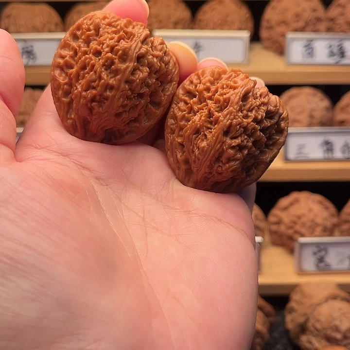 文玩核桃把件40三角疆46克