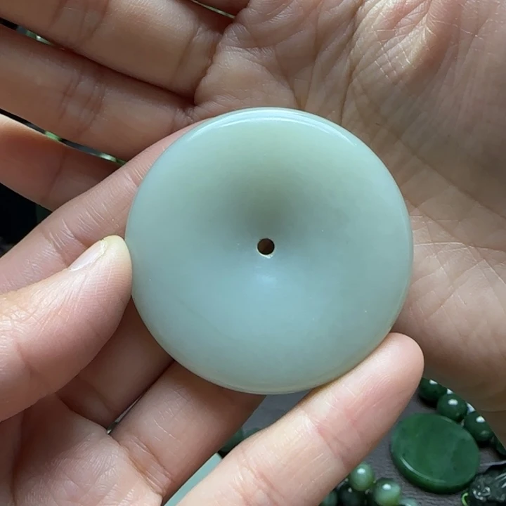 和田玉吊坠未镶嵌