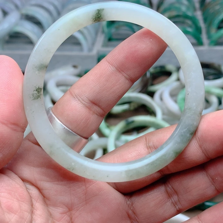 独山玉未镶嵌手镯60