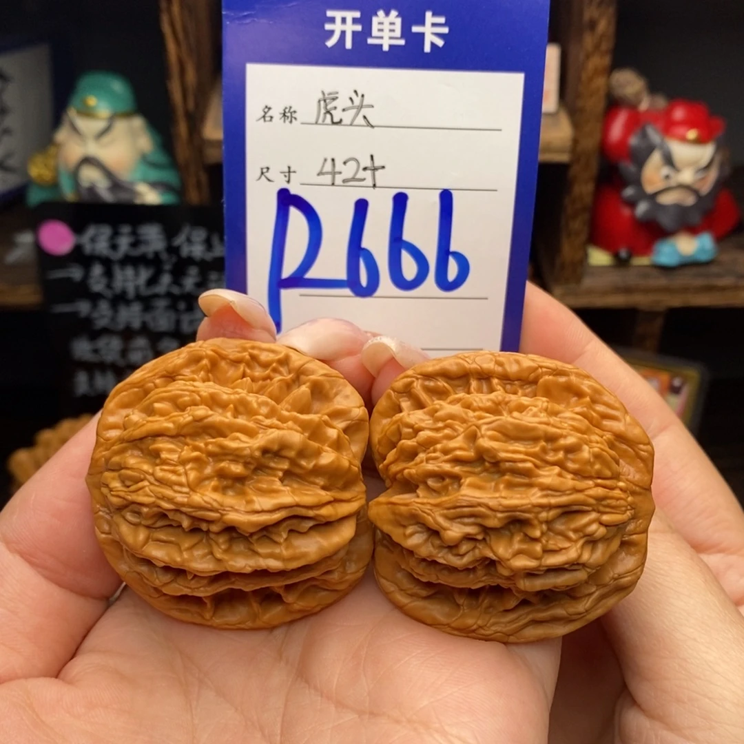 文玩核桃吊坠42虎头