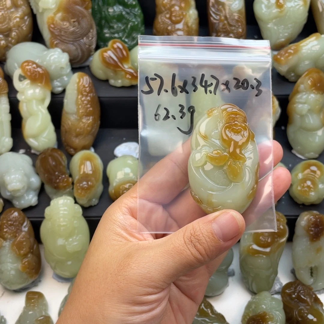 东***生和田玉未镶嵌颈饰