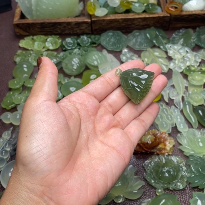 合金蛇纹石玉颈饰