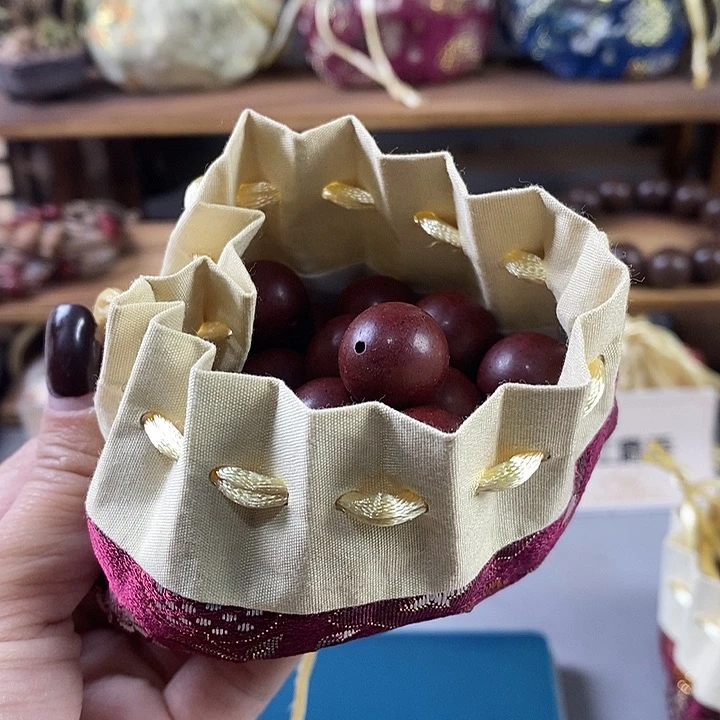 泥塑瑕疵花蕊夫人1.5香包50克