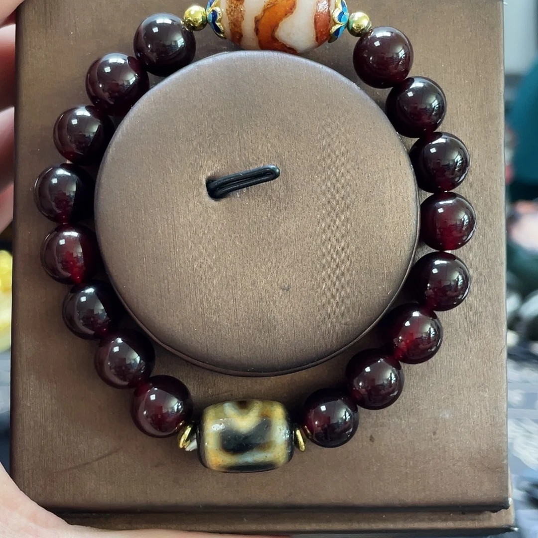 未镶嵌多样性发一条玛瑙/玉髓