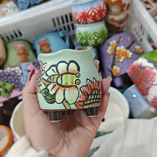 当场拍满15元发货不凑不发，花盆盆口不方不圆有针孔黑点是正常的，