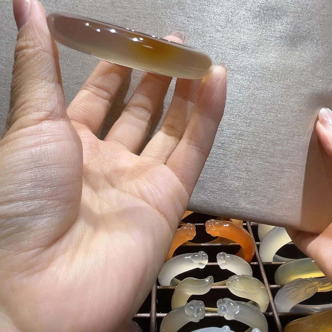 玛瑙/玉髓未镶嵌手镯