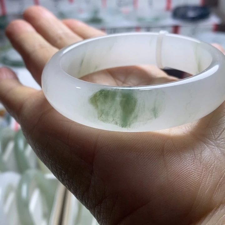 石英质玉（非洲翠）未镶嵌手镯