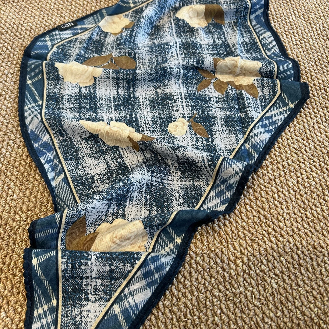 丝纡---茶花      双面色丝毛菱形巾披肩围巾