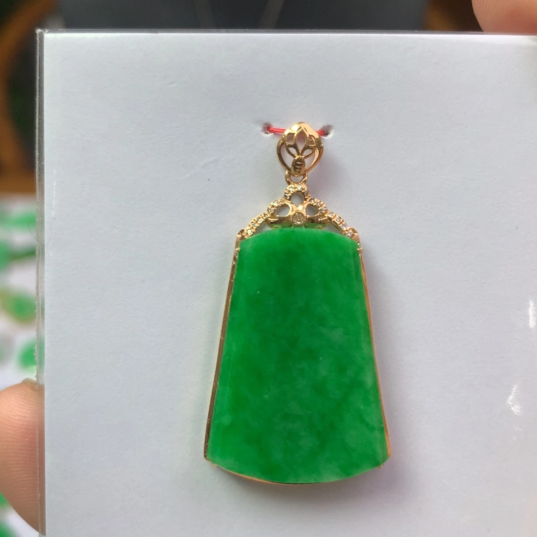 翡翠18K金镶嵌颈饰翡翠首饰