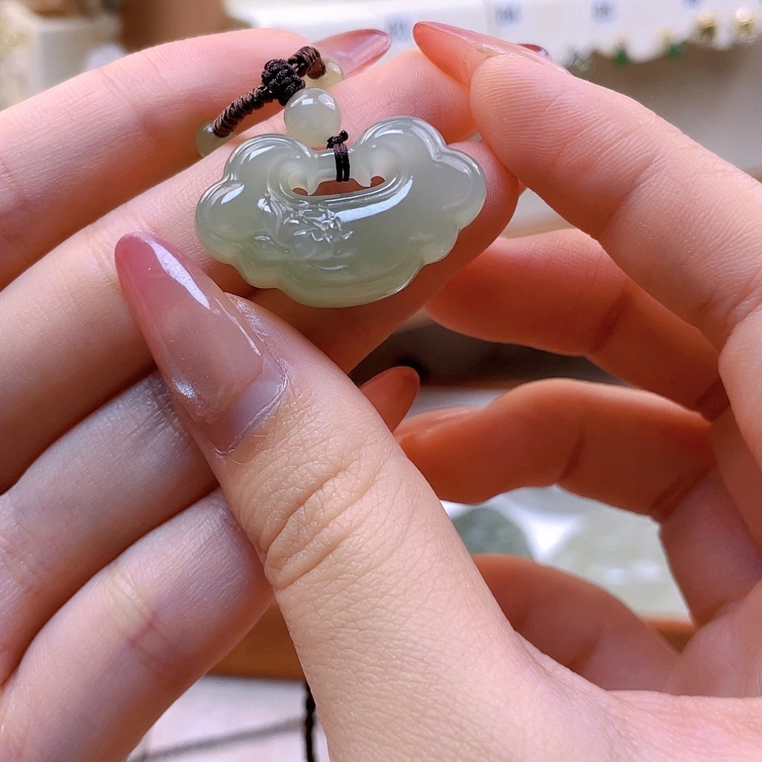 起***了和田玉未镶嵌吊坠(赠链)