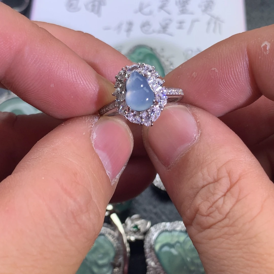 翡翠颈饰未镶嵌葫芦戒指