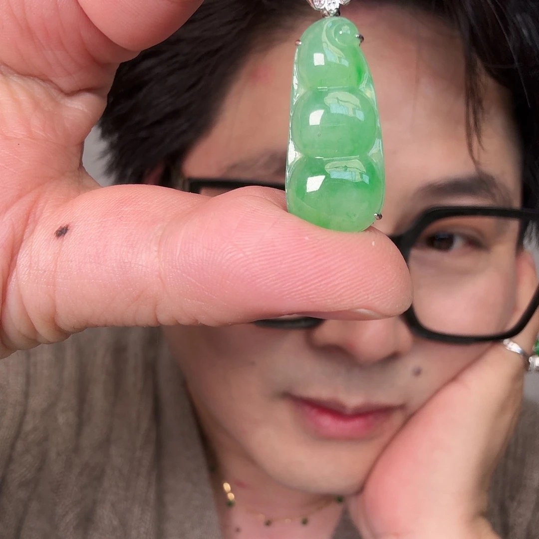 姜***～翡翠18K金镶嵌颈饰一件