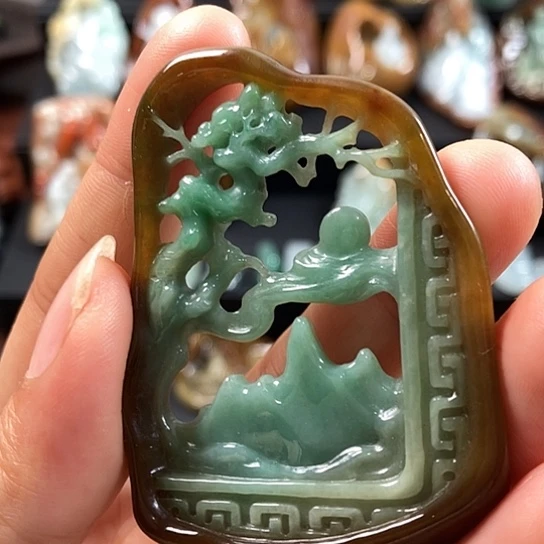 翡翠未镶嵌颈饰山水牌挂件