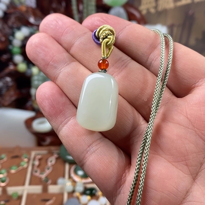 和田玉颈饰未镶嵌