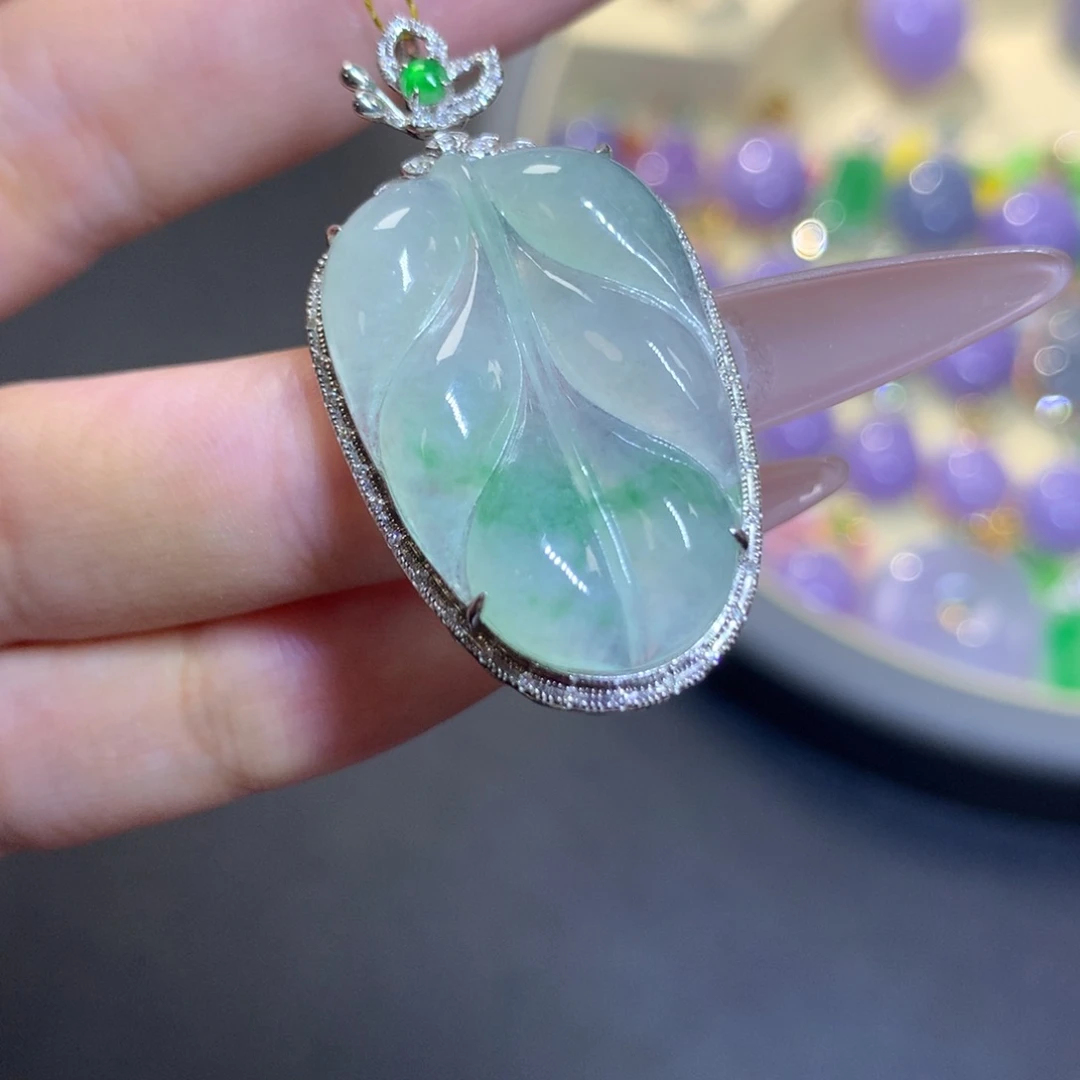 翡翠18K金镶嵌颈饰