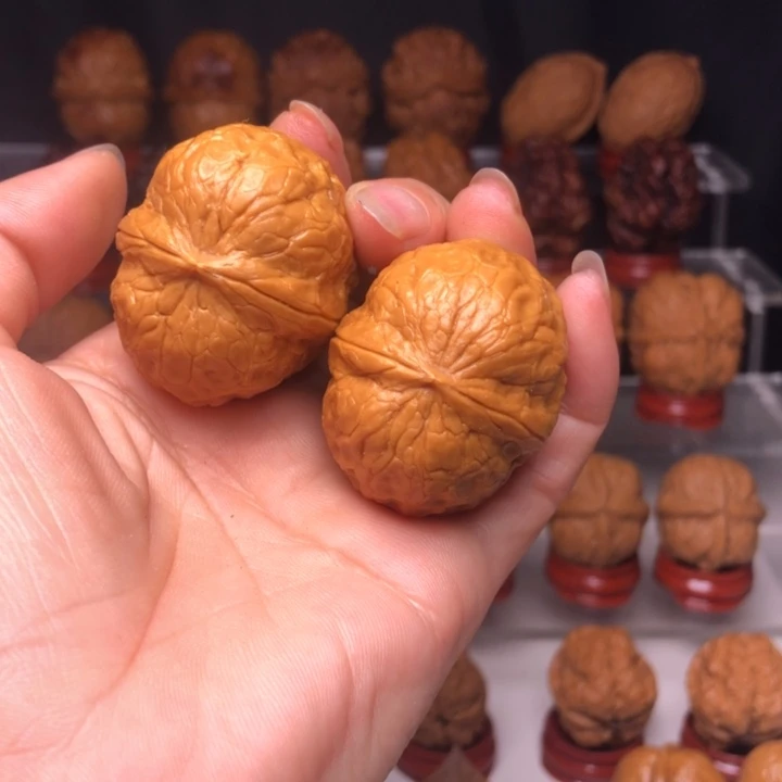 文玩核桃吊坠33粗筋瓷娃娃