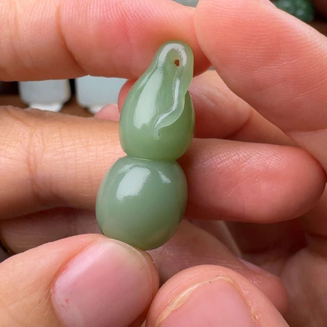 和田玉未镶嵌颈饰葫芦