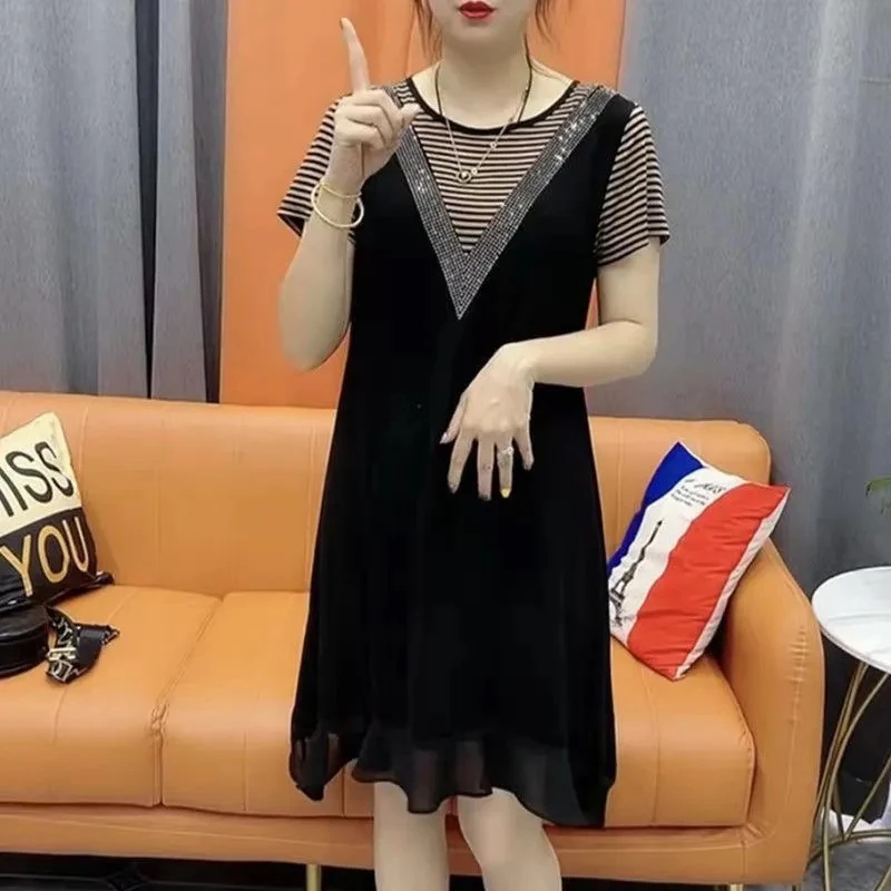 时尚圆领印花烫钻短袖连衣裙女大码遮肚子减龄洋气修身显瘦妈妈装