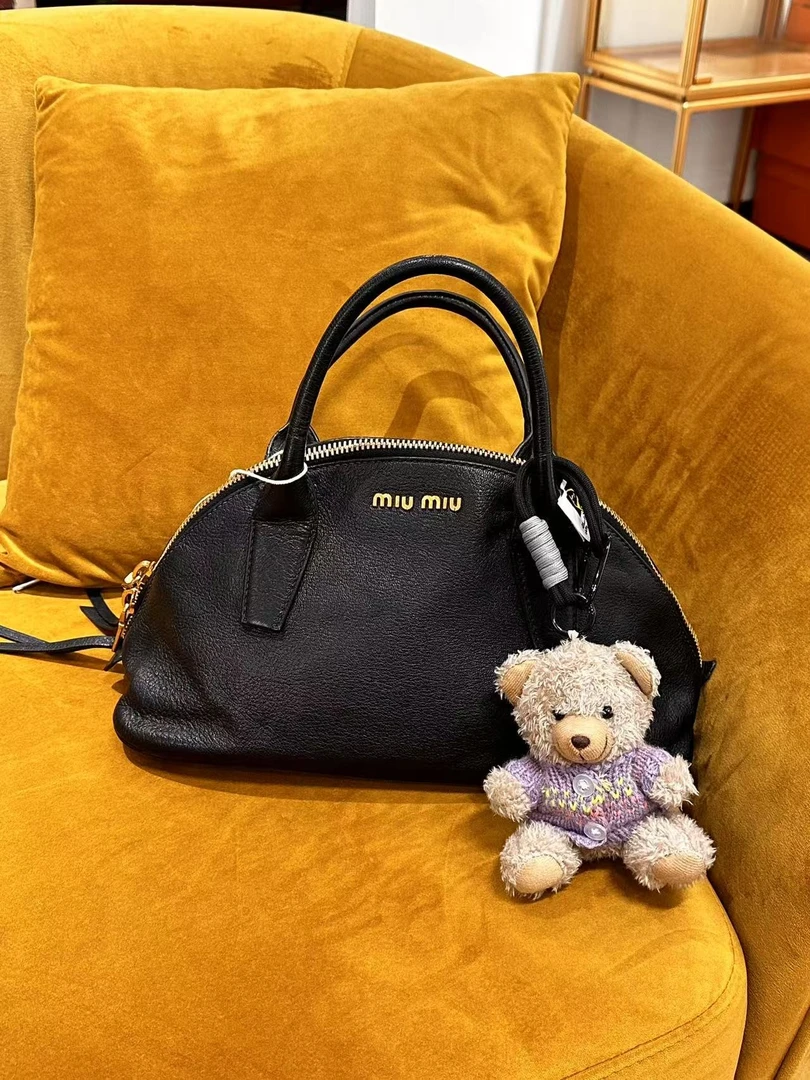 99新 MIU MIU/缪缪 GGS缪缪贝壳包黑金牛皮单肩包/72177231