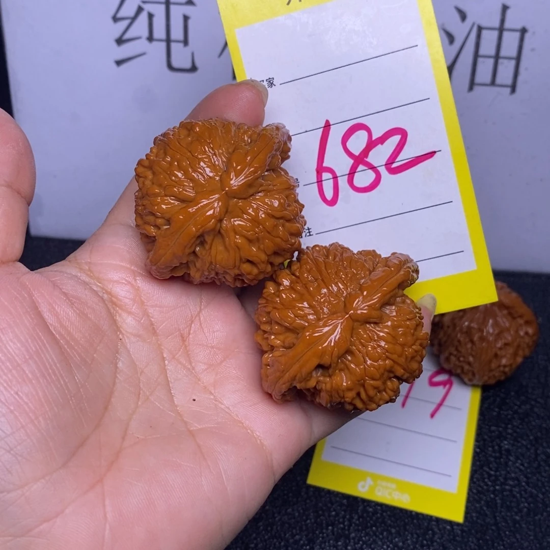 文玩核桃把件682/46闷白