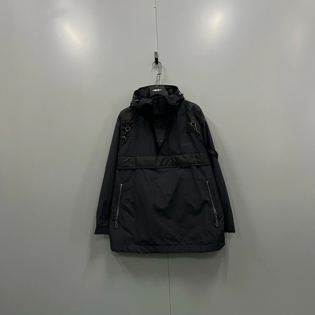 未使用 BURBERRY/博柏利 jp919 半拉链连帽夹克 M 017987