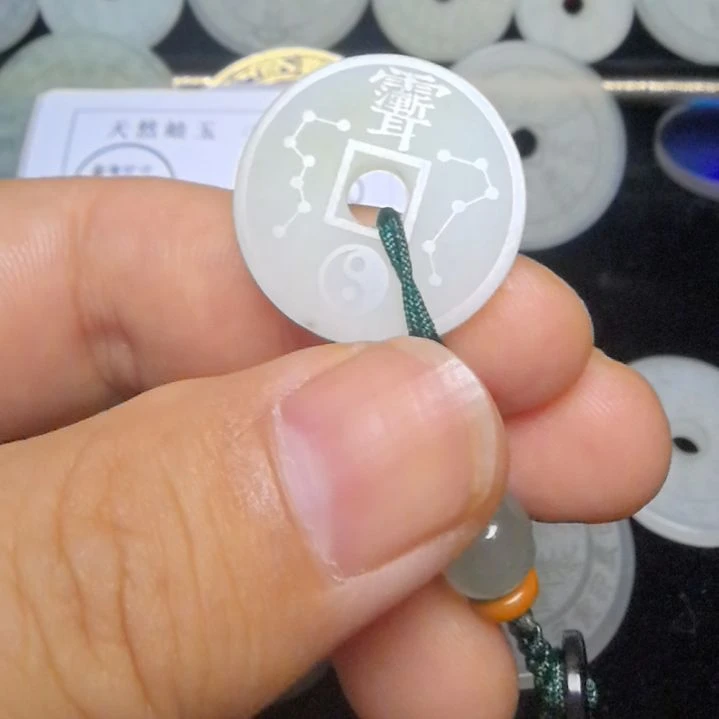 蛇纹石玉未镶嵌颈饰密*