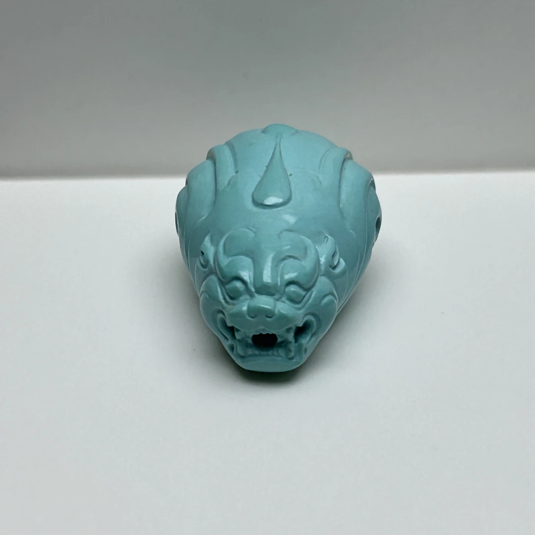 湖北竹山原矿高瓷绿色绿松石精品雕刻貔貅佛头三通5.22克