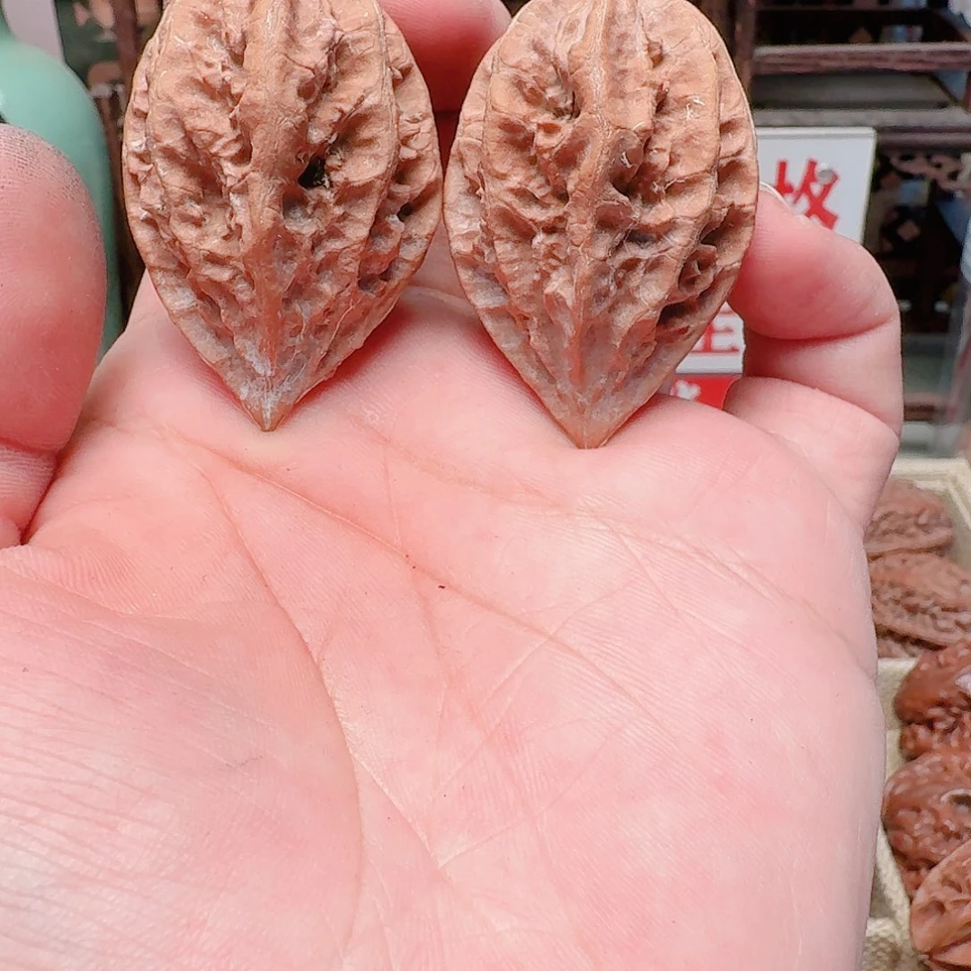 文玩核桃吊坠红龙鸡心