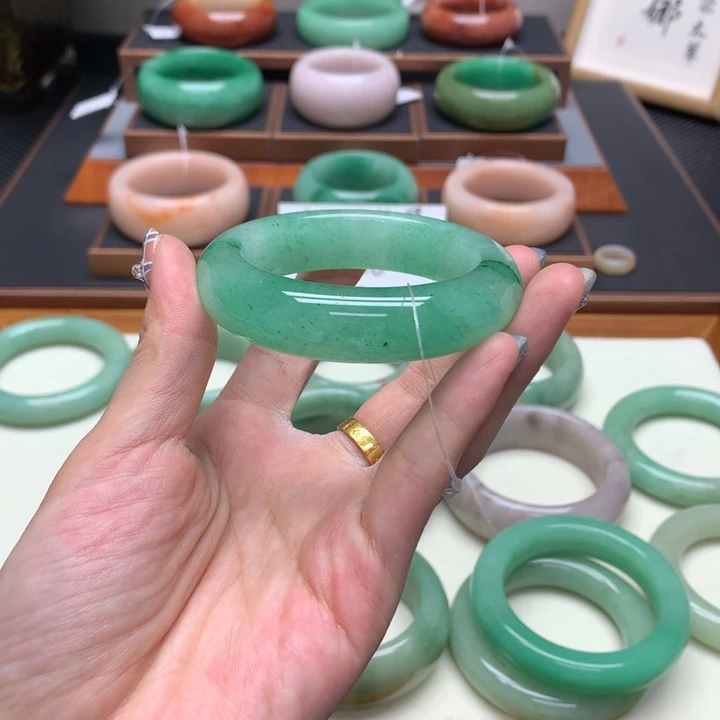 ****Ꮤ石英质玉（非洲翠）未镶嵌舍