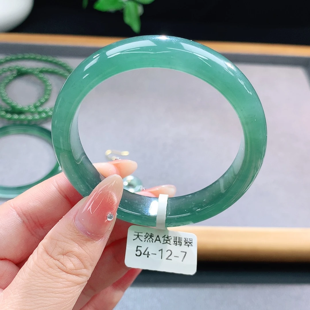 未镶嵌手镯（圆镯）翡翠
