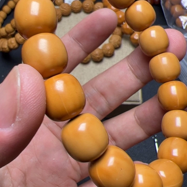 猴头核桃手串快快乐乐