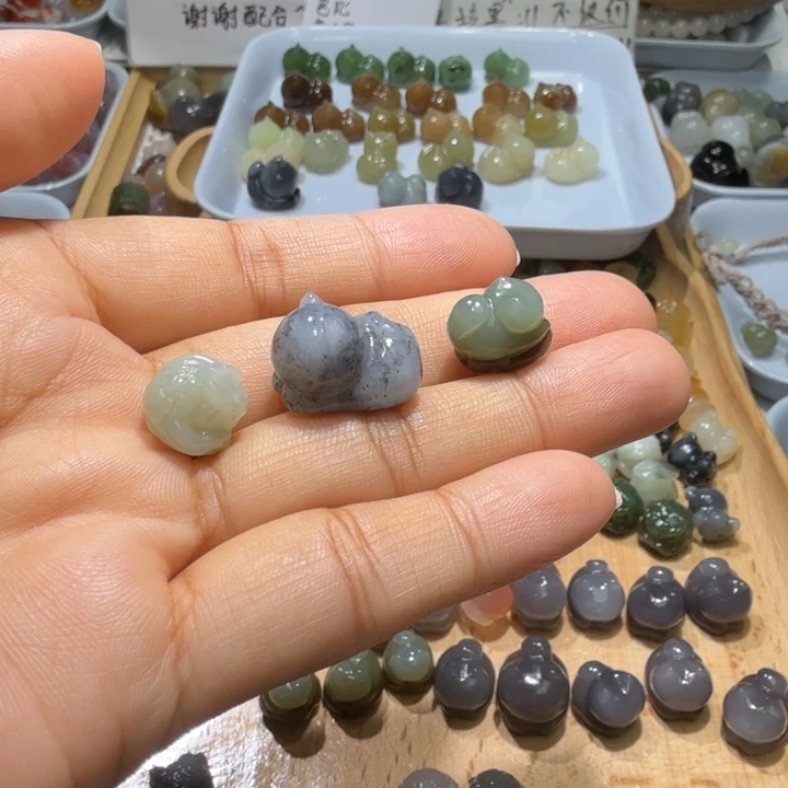巷***猫和田玉未镶嵌珠宝半成品