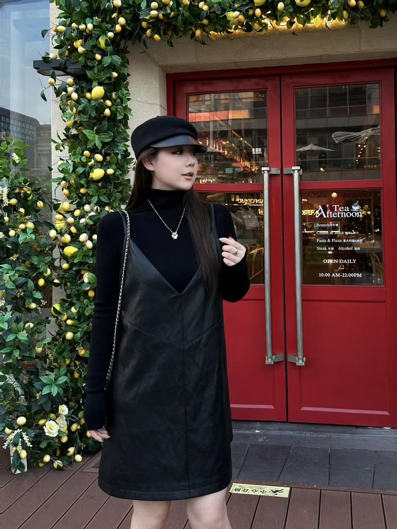 琪琪怪怪大码女装【黑胶片】高级感显瘦pu吊带连衣裙D37511QQ