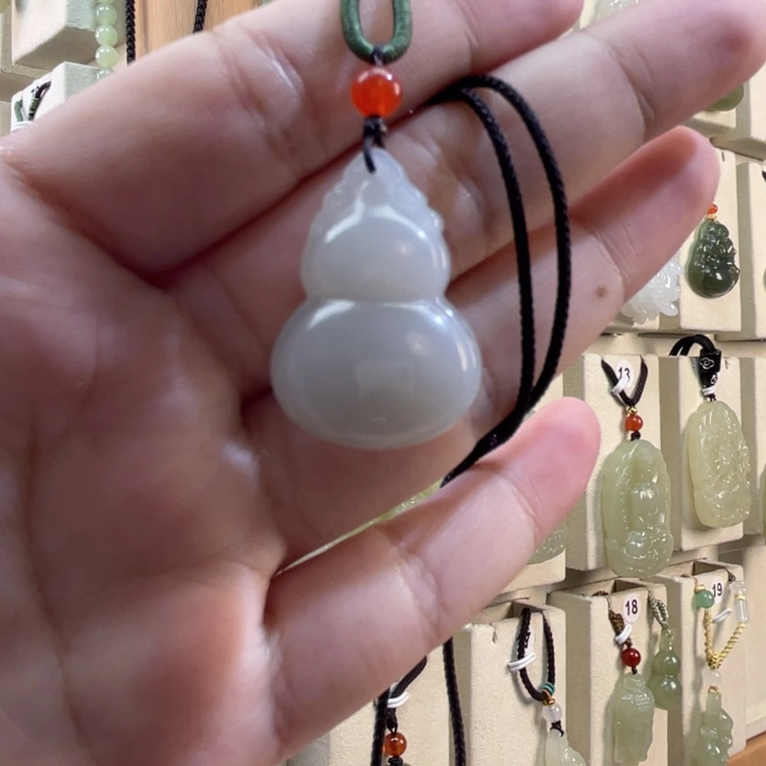 用***7和田玉未镶嵌颈饰