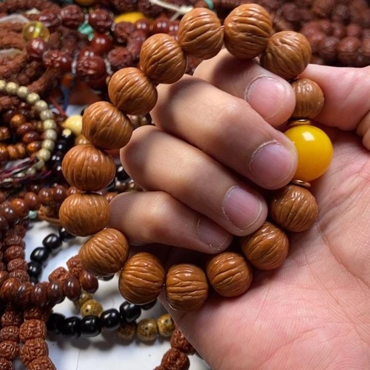 猴头核桃吊坠猴头凤羽