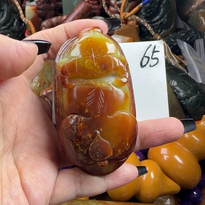未镶嵌透闪石质玉珠宝奇石