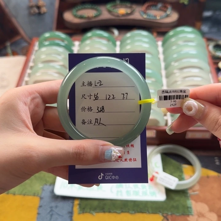 石英质玉未镶嵌手镯